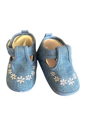NEW Tiny Steps Baby Shoes Boho Style Blue Denim Embroidered Flowers Size 0